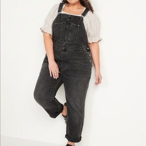 Like new size 18 Old Navy Slouchy Straight Black-Wash Jean Overalls